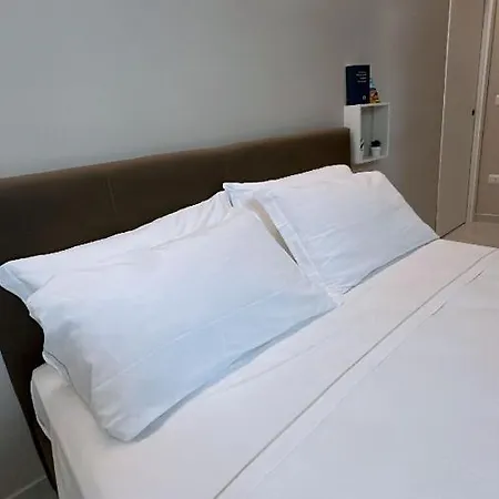 Royal Flower Bed & Breakfast