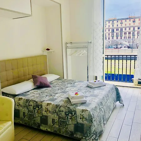 La Piazza 3*