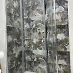 לינה וארוחת בוקר Royal Flower