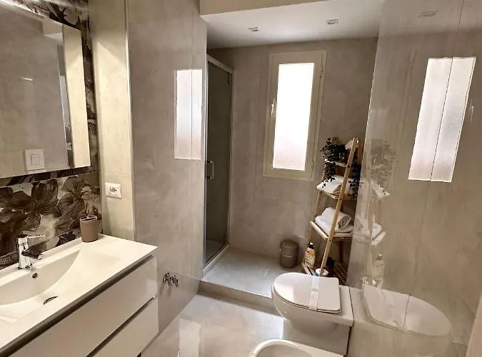 Royal Flower לינה וארוחת בוקר 4*