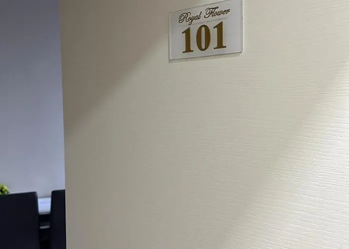 Royal Flower לינה וארוחת בוקר 4*