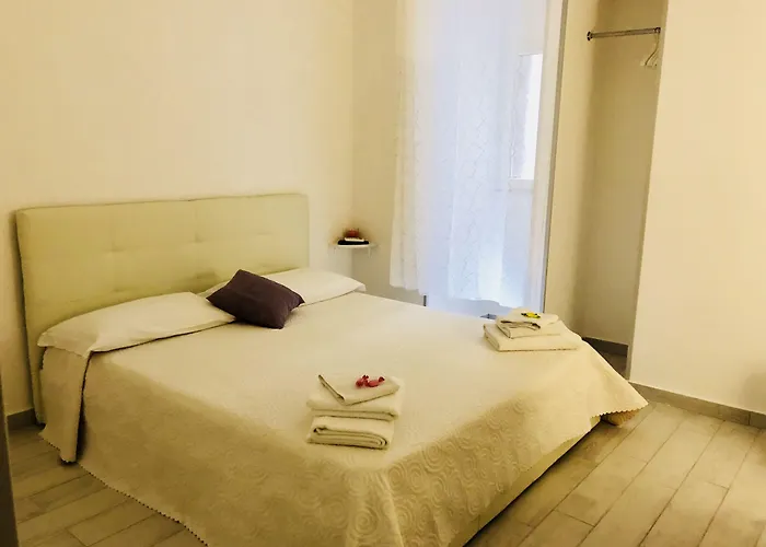 לינה וארוחת בוקר Royal Flower 4*