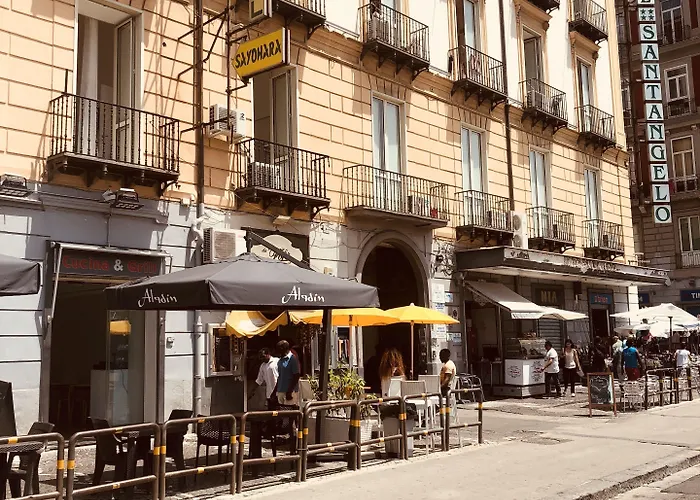 לינה וארוחת בוקר Royal Flower נאפולי